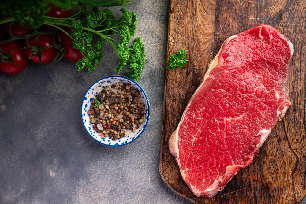 Rostbef wołowy ekologiczny Rolmięs — strip loin z polskiej hodowli BIO na pieczeń i stek NY strip